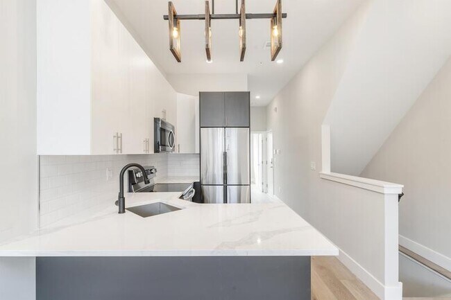 Photo - 429 W York St Unit B