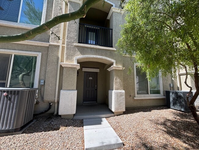Building Photo - GUARD GATED 3 BED 2.5 BATH 2 CAR GARAGE TO...