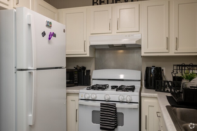 2BR,1BA - 896SF - Living Room