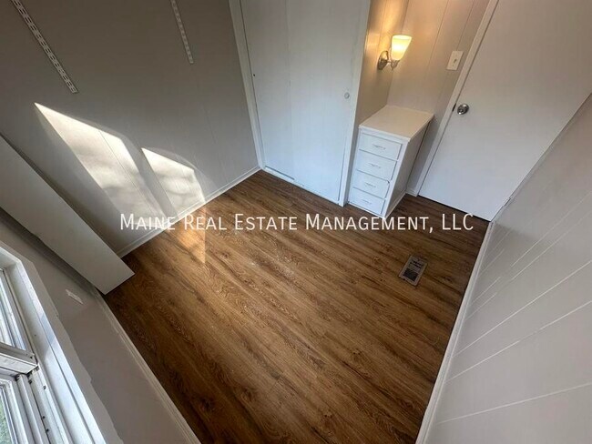 Photo - 715 College Ave