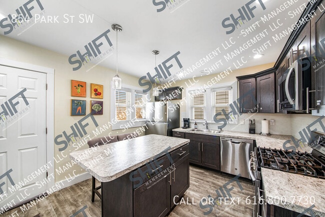 Photo - 854 Park St SW