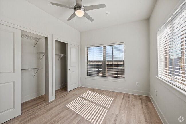 1BR, 1BA - 722SF - Bedroom