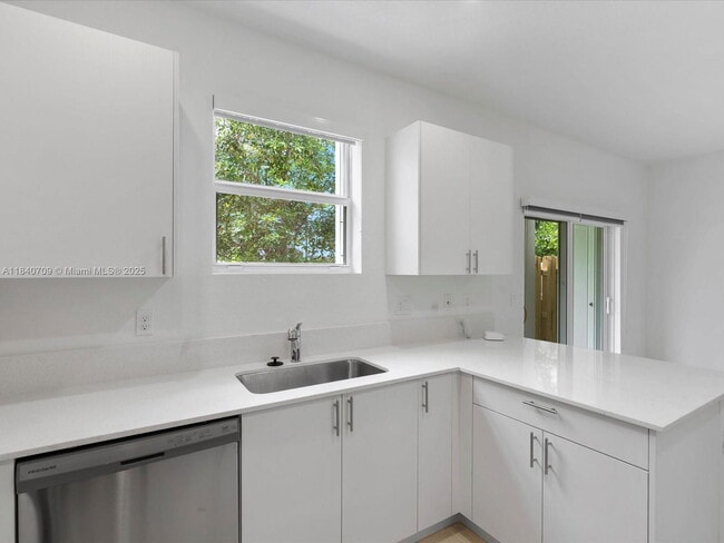 Photo - 106 SW 184th Ave