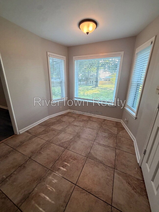 Photo - 304 Quinn Rd