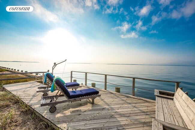 Photo - 7 Peconic Ave