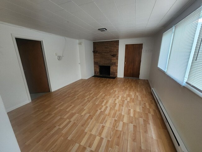 Photo - 463-465 SW State Street Unit 463