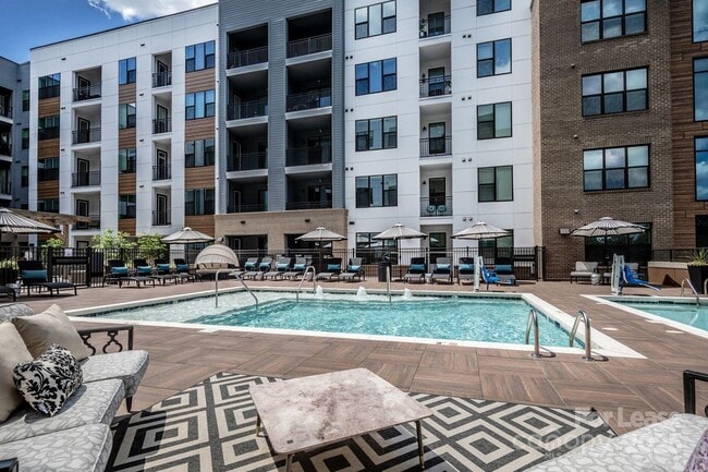 Photo - 101 W Morehead St Unit B2