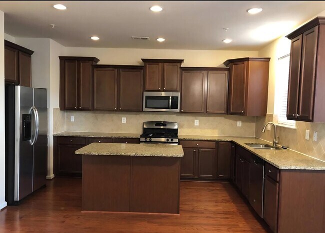 670 Highland Farms Cir