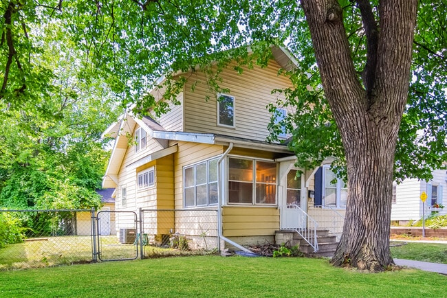 Photo - 891 Hazelwood St