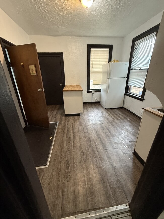 Photo - 1423 E 33rd St