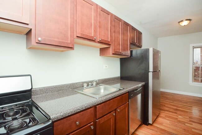 735 W Barry Ave Unit N2