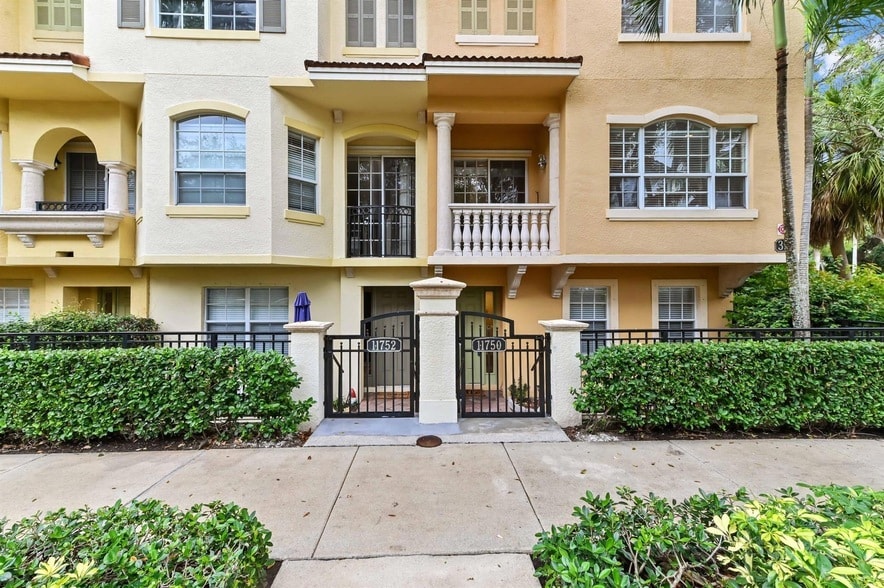 Photo - 11750 Valencia Gardens Ave