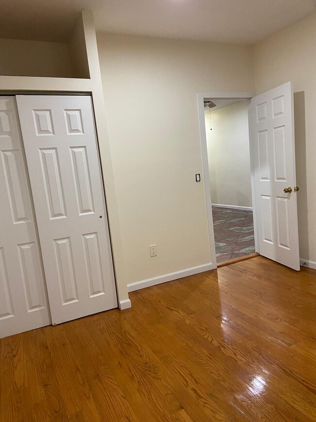 Photo - 32-24-32 82nd St