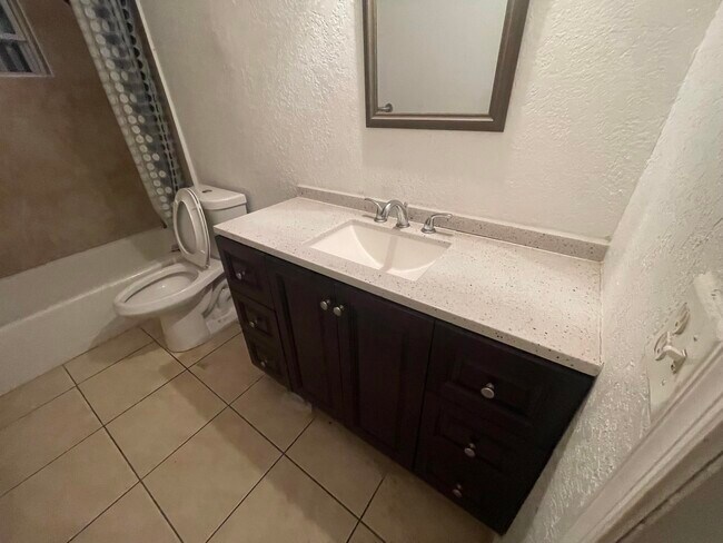 Photo - 198 SW 15th St