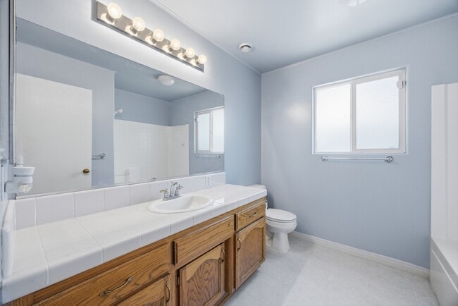 Photo - 5809 Roscomare St