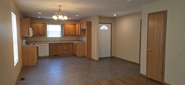 Photo - 3 Bedroom 2 Bathroom close to Missouri State University for $1295!
