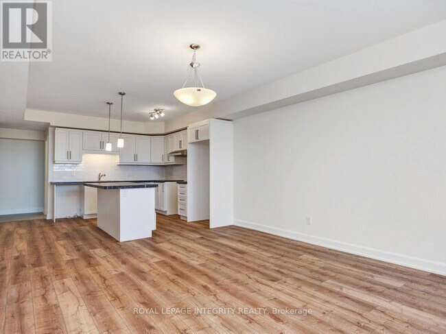 Photo - 906 Chablis Cres