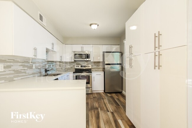 Photo - 1812 W Morten Ave