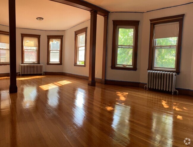Building Photo - 11 Boylston St Unit 2 Rental
