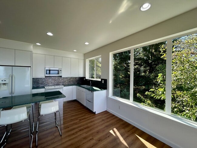 Photo - 8761 Semiahmoo Dr