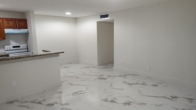 Photo - 805 NE 199th St Unit 102