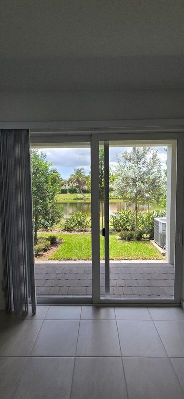 Photo - 202 Lakeside Lndg Dr