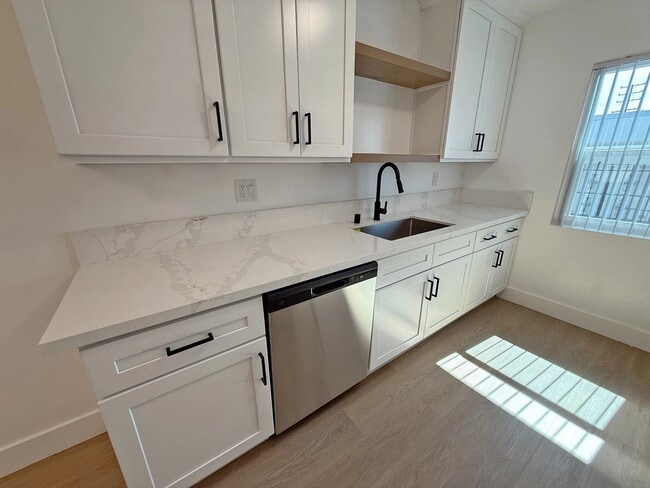 Photo - 520 Hayworth Ave Unidad 204