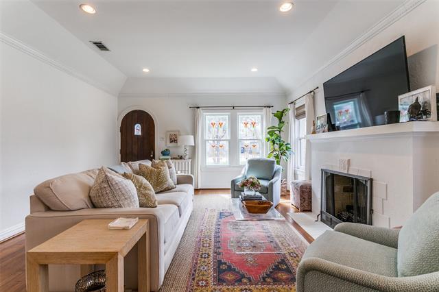 Photo - 5527 Mercedes Ave