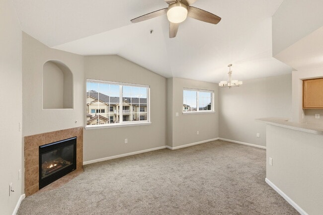 Building Photo - Beautiful 1 Bedroom Condo - Carport, Community and Gym available ASAP! Unit 301