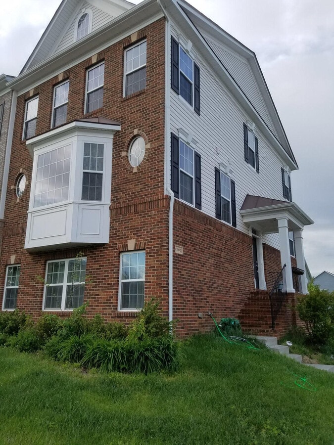 Photo - 25100 Croxley Green Square