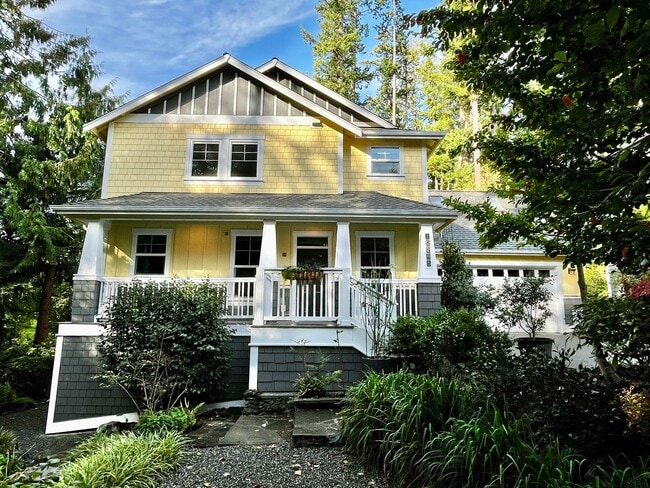 Building Photo - Beautiful 4 Bedroom Bainbridge Home Close ...