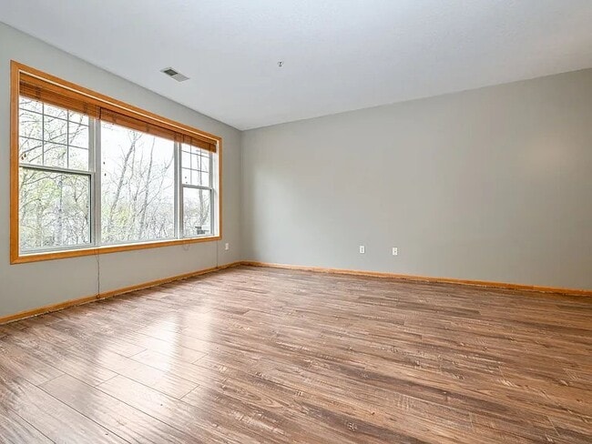 Photo - 770 Wisconsin Ave N