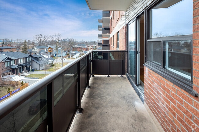 2 BR, 1 BA - 980 SF