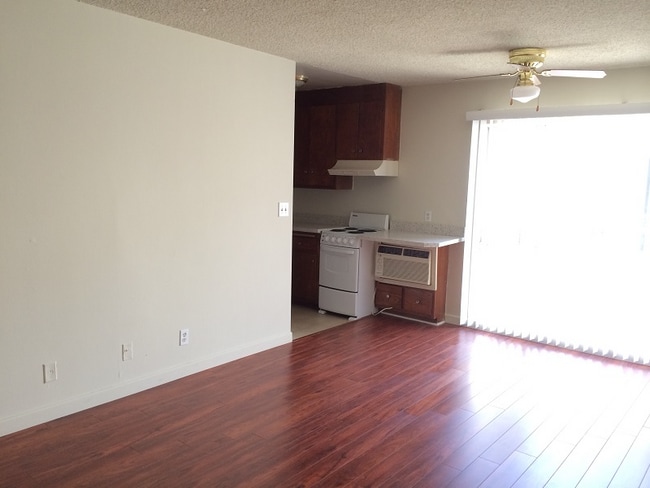 Photo - 530 Veteran Ave