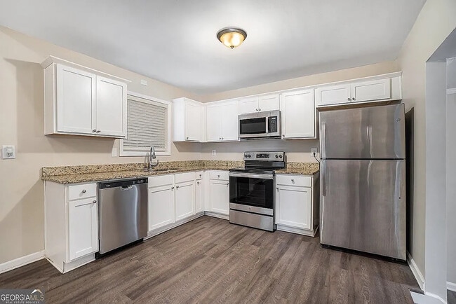 Building Photo - Room in House on Granada Pl