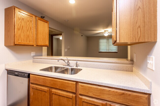 2BR, 1.5BA - 820 SF