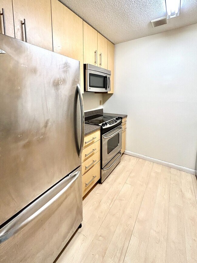 Photo - 37-47 S Williams St Unit Hill Gardens #321