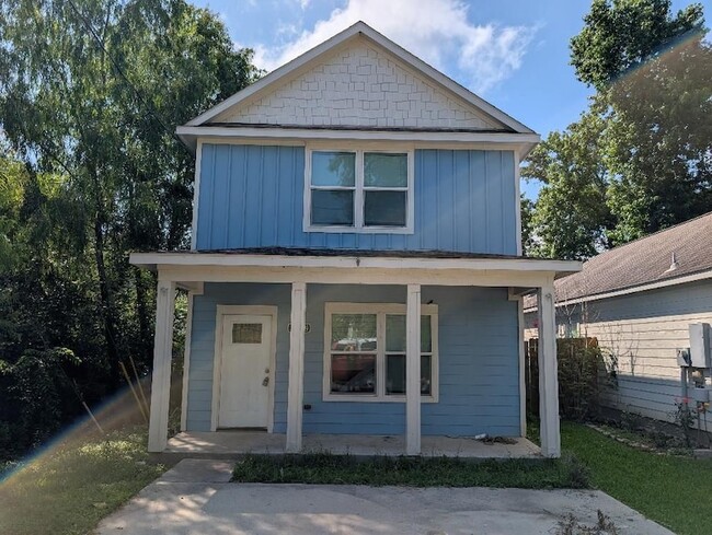 Building Photo - 16729 Meadowcroft St