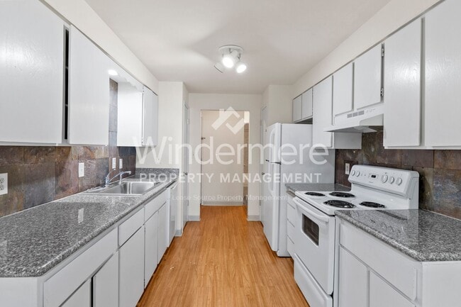 Photo - Beautiful and remodeled 1-Bedroom Apartmen... Unit #11