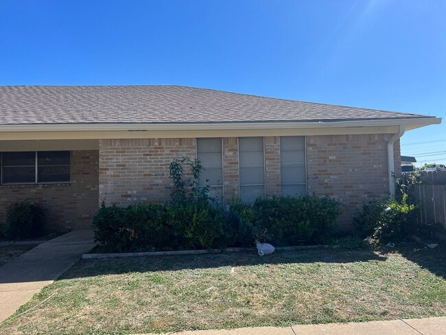 TriPlexes *LEASING SPECIAL AVAILABLE* - TriPlexes *LEASING SPECIAL AVAILABLE* House