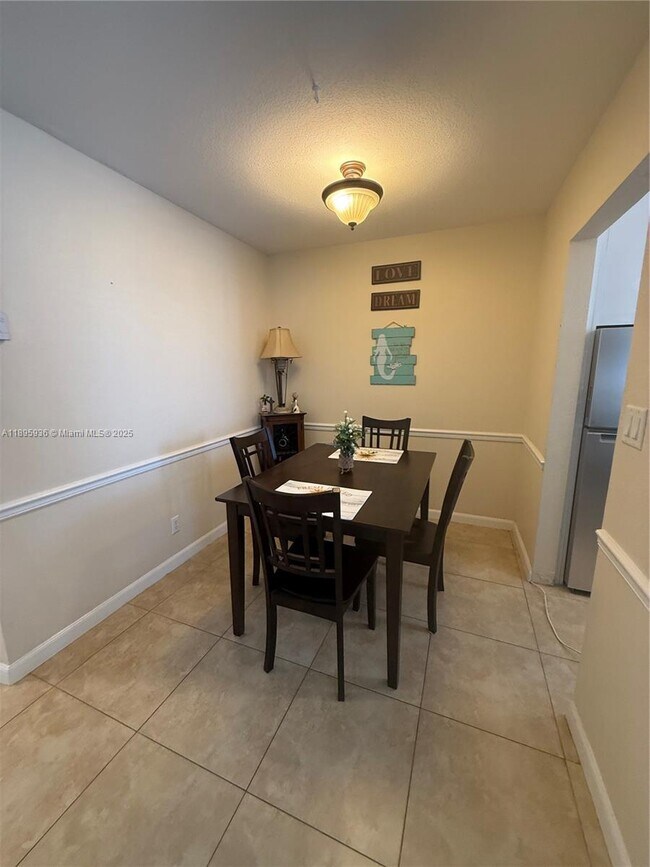Photo - 2860 NE 14th Street Causeway Unidad 406D