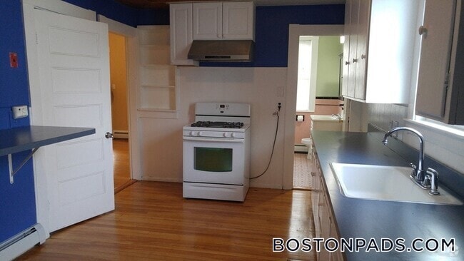 Building Photo - 48 Derby St Rental