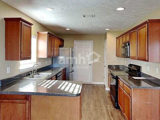 Photo - 4005 Strata Dr