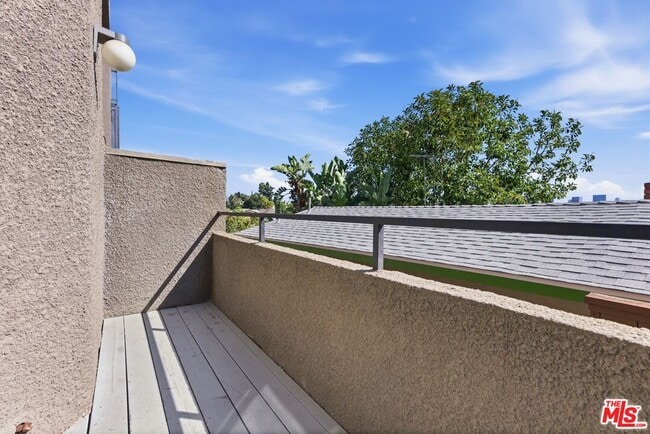 Photo - 1083 1/2 W Kensington Rd