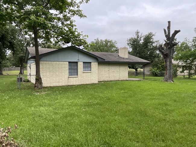 Photo - 900 W State Hwy 243