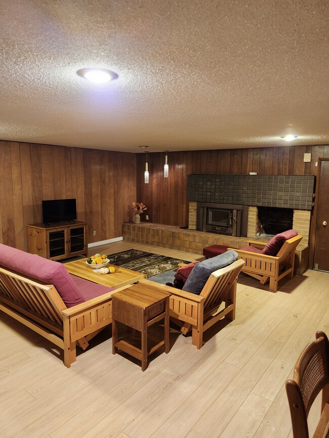 Photo - 1415 24th St SE Unit 24th street apartment