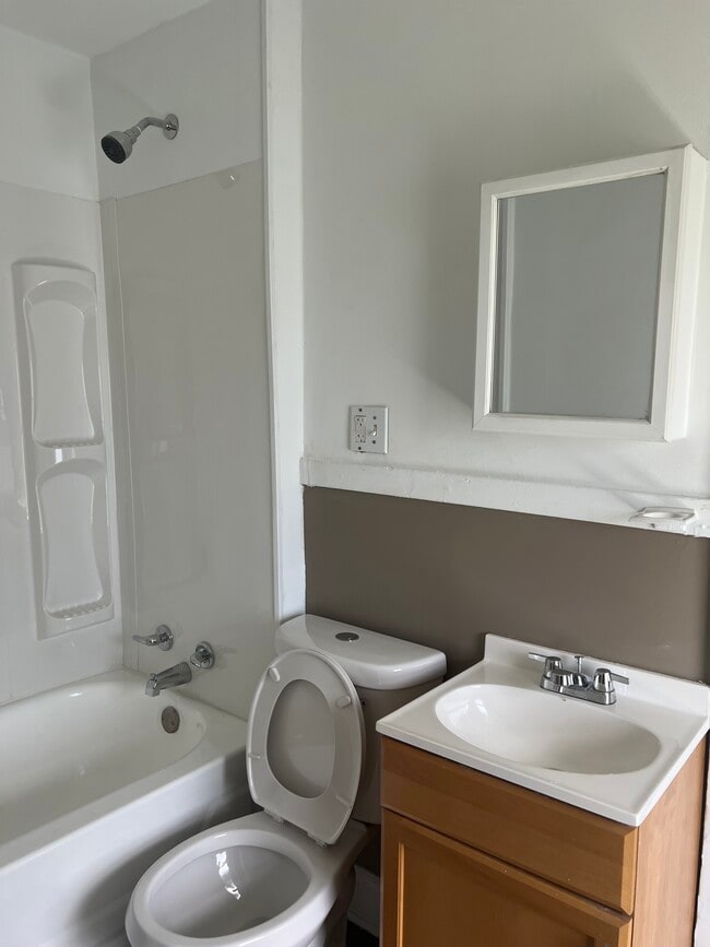 Bathroom - 4239 E 96th St