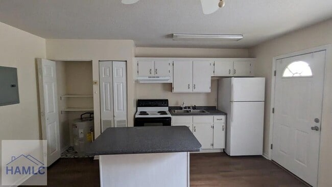Photo - 125 Rolland St