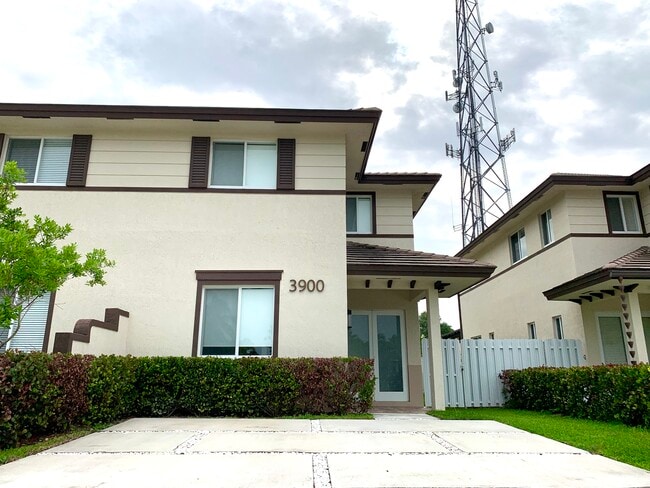 Building Photo - 3900 SW 69th Ave Rental