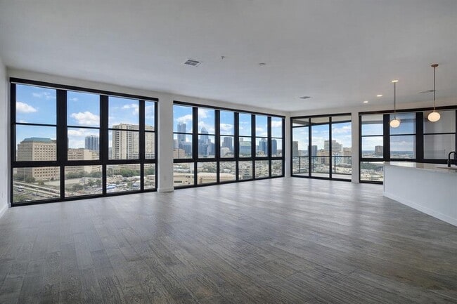 Photo - 800 Embassy Dr Unit 606